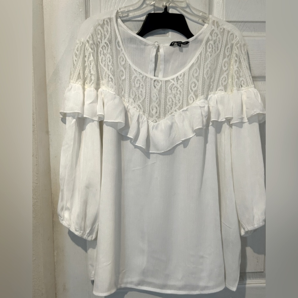NWOT Unique Spectrum White Lace Ruffled Top.
